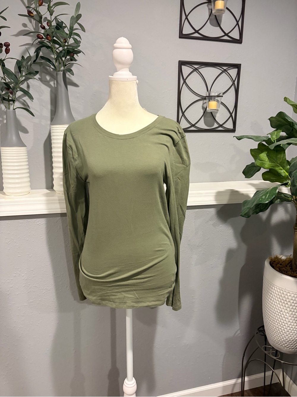 Zenana Outfitters Olive Green Long Sleeve Crewneck Top